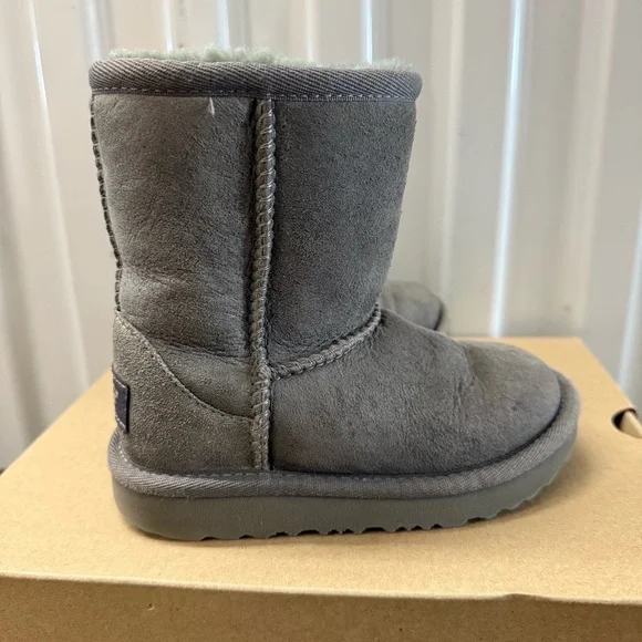 Kids Uggs T Classic II Grey Size 9 - Picture 2 of 8